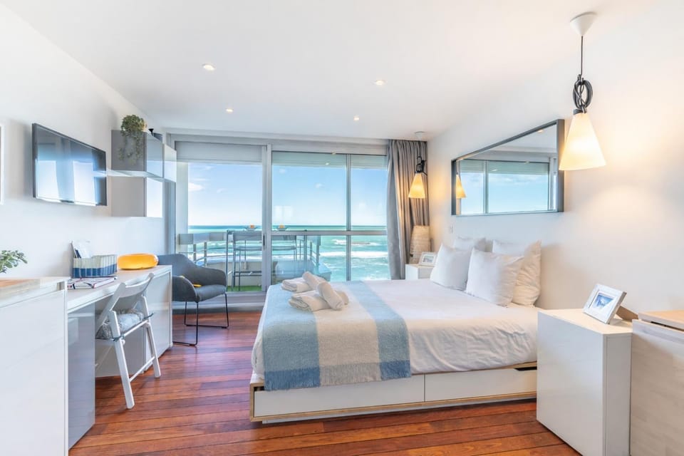 Bed, Living room