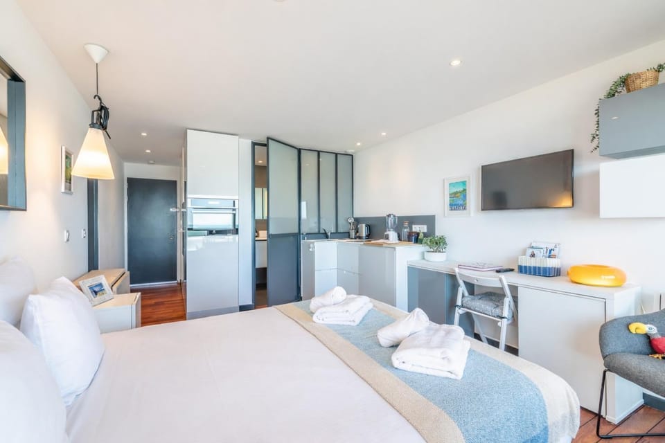 Bed, Living room