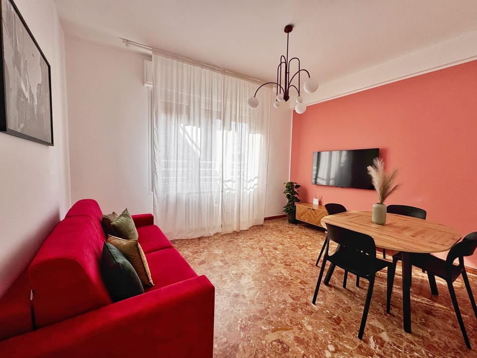 Communal lounge/ TV room, TV and multimedia, Living room, Seating area, Dining area, Evening entertainment