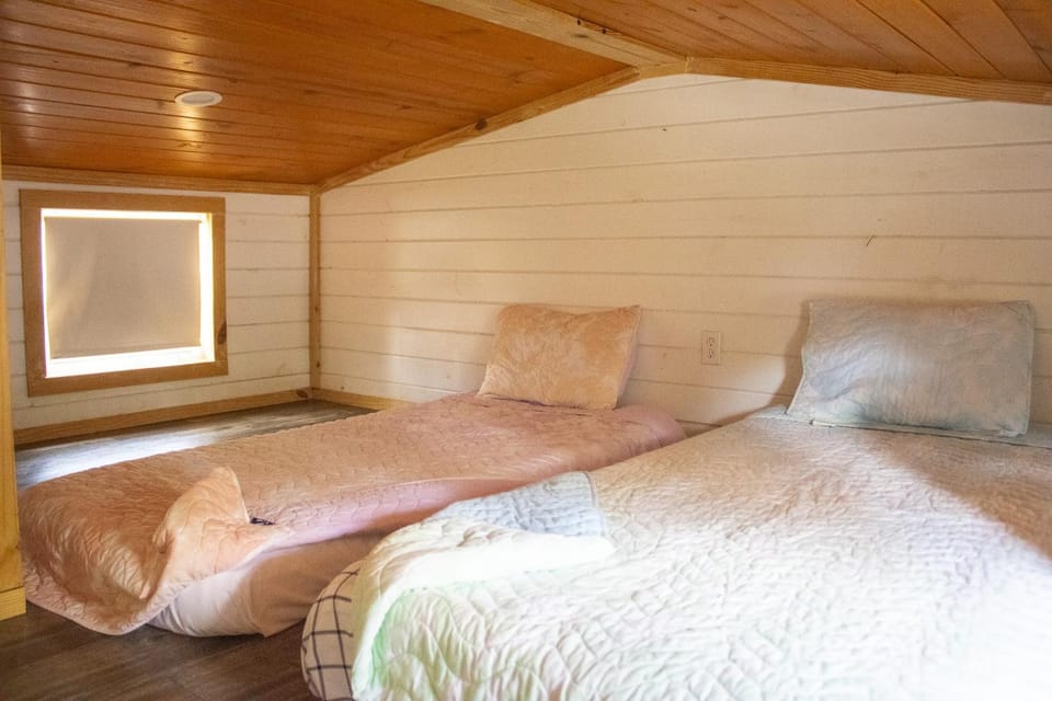 Charming Cabin - Pondview - Hot Tub Cabin in Ozark Mountains