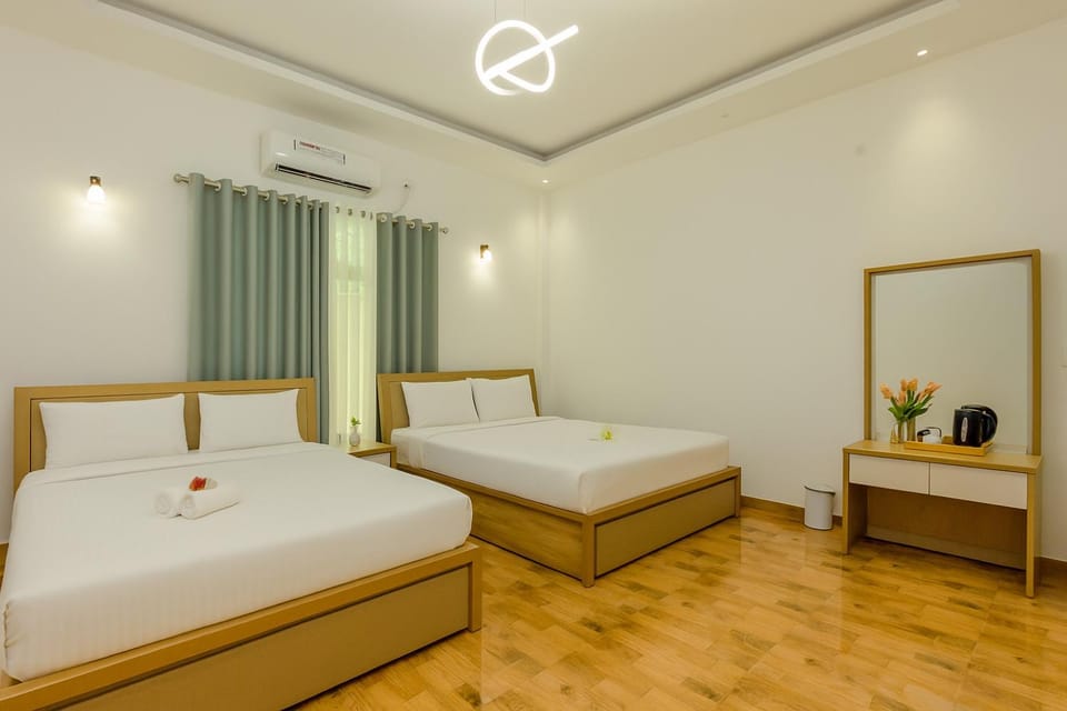 Photo of the whole room, Bedroom, air conditioner