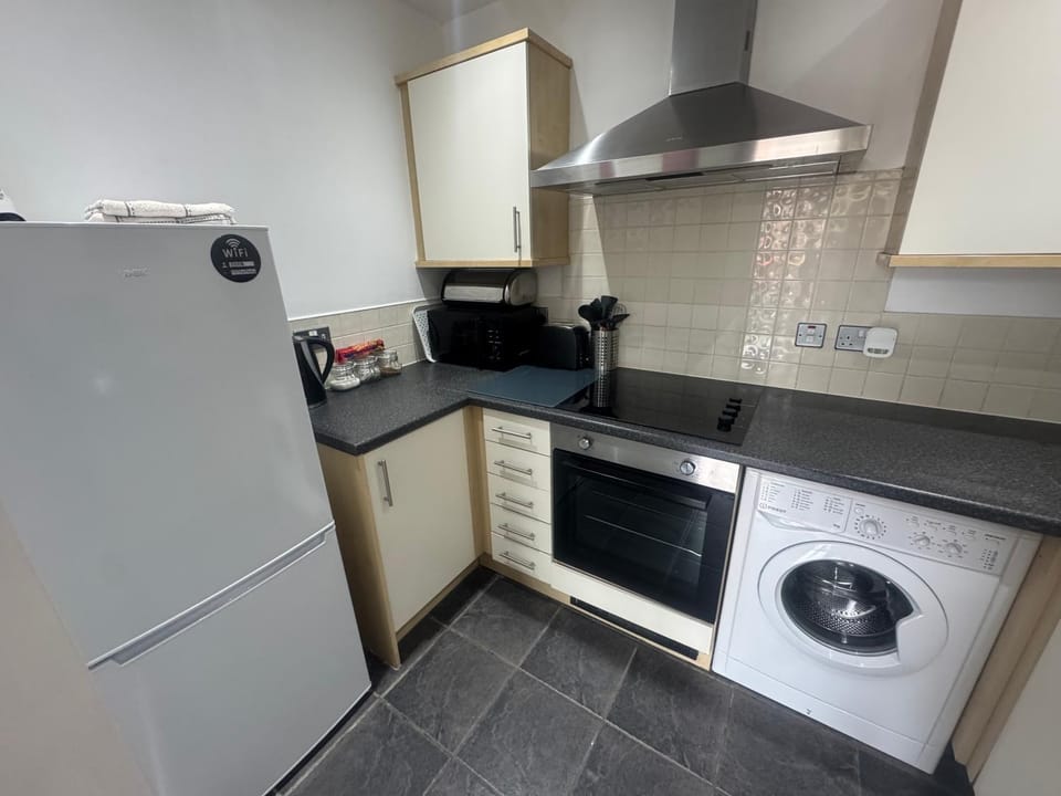 Coffee/tea facilities, Kitchen or kitchenette, dishwasher, oven, stove, toaster, washing machine