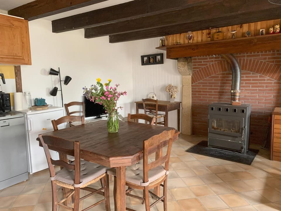 La petite maison dans le Sidobre House in Occitanie