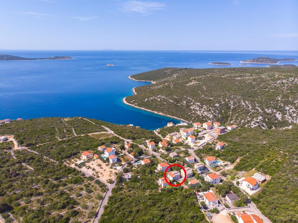 Facade/entrance, Bird's eye view