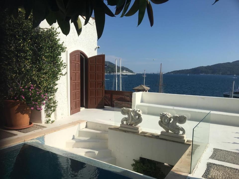 Castle81homes White , Sea view house Apartment in Marmaris