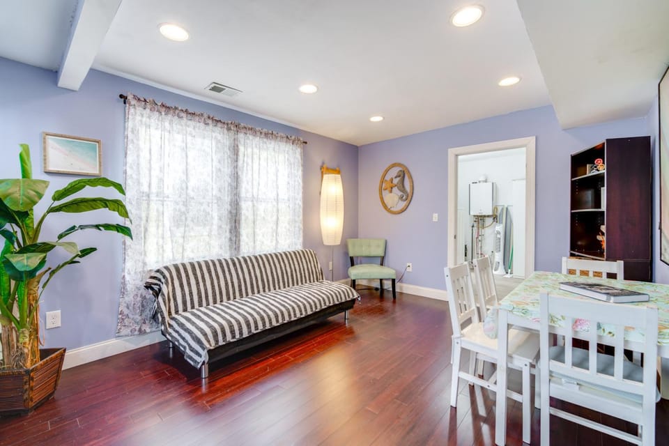 Walk to Ventnor Beach & Boardwalk: Coastal Gem House in Ventnor City