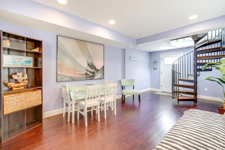 Walk to Ventnor Beach & Boardwalk: Coastal Gem House in Ventnor City