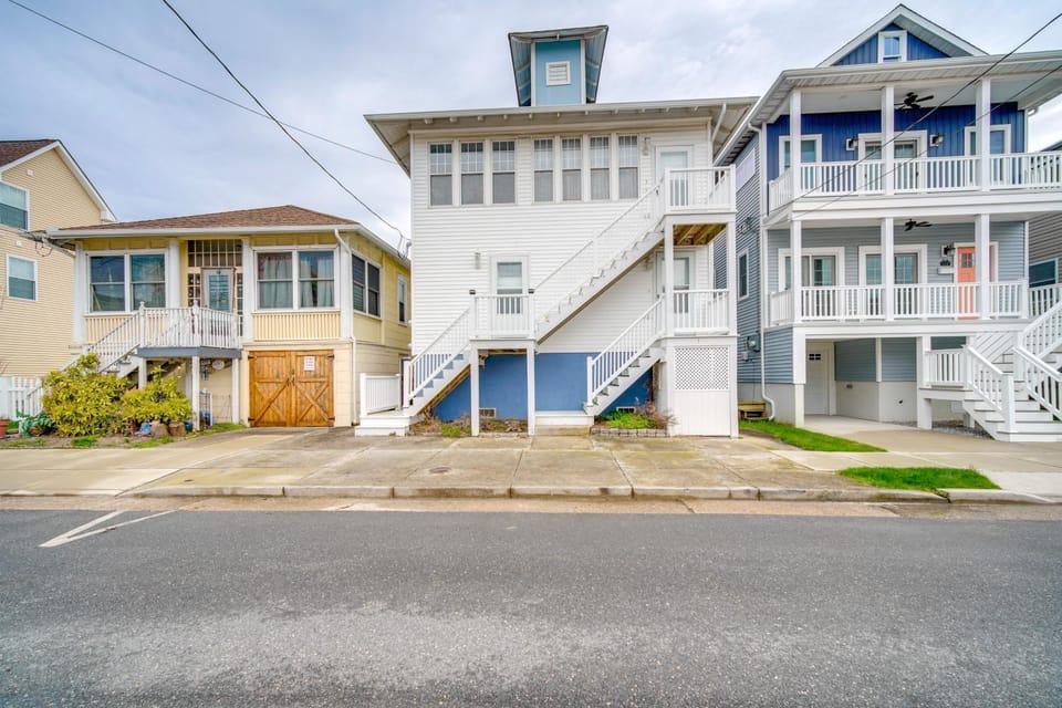 Walk to Ventnor Beach & Boardwalk: Coastal Gem House in Ventnor City