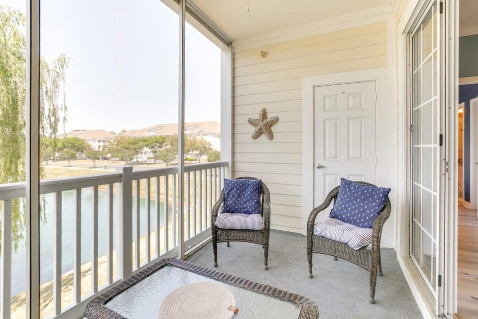 3 Mi to Barefoot Landing Condo with 2 Pools! Apartment in North Myrtle Beach