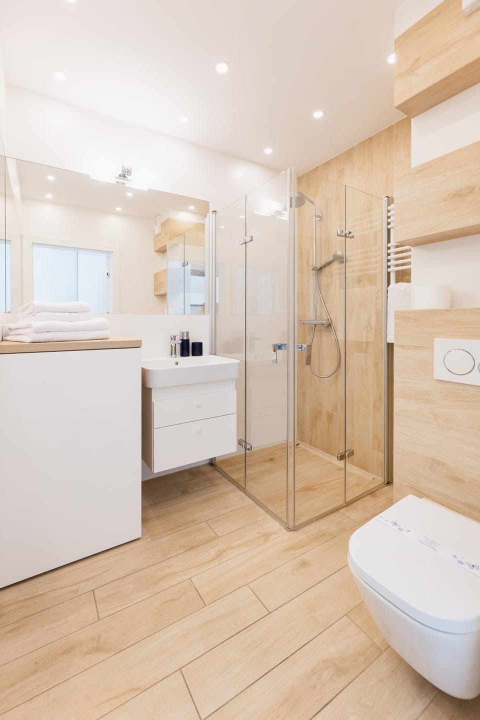 Shower, Toilet, Bathroom, towels