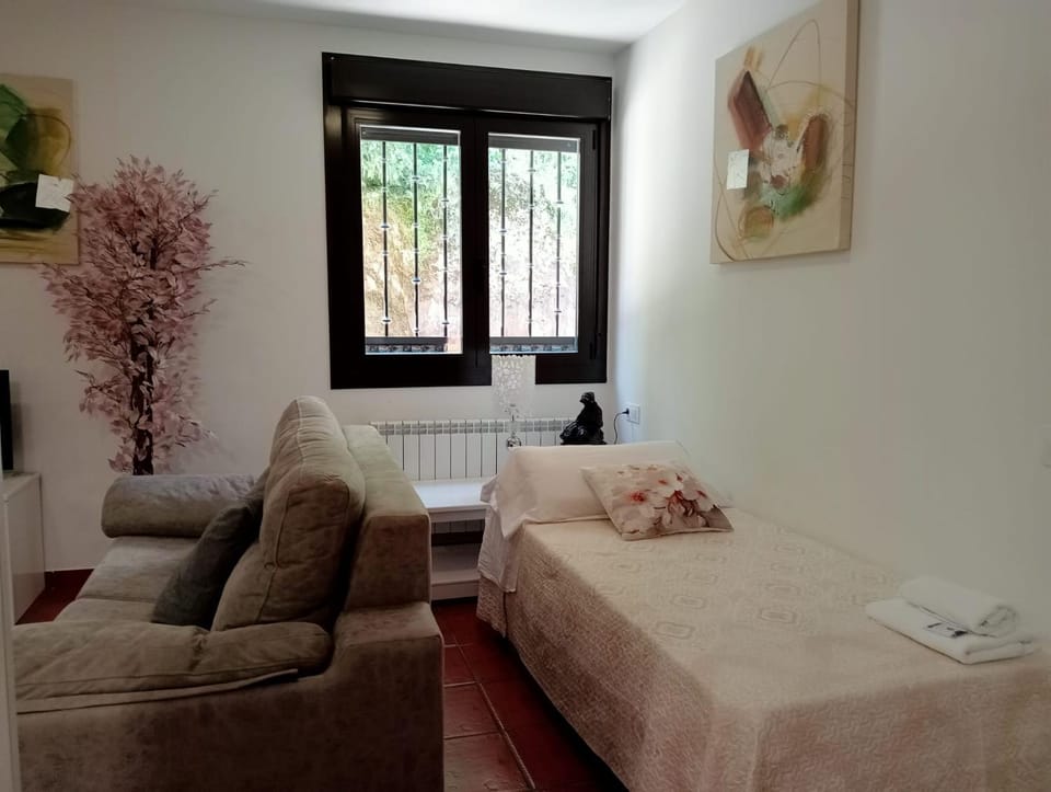 Bed, Living room