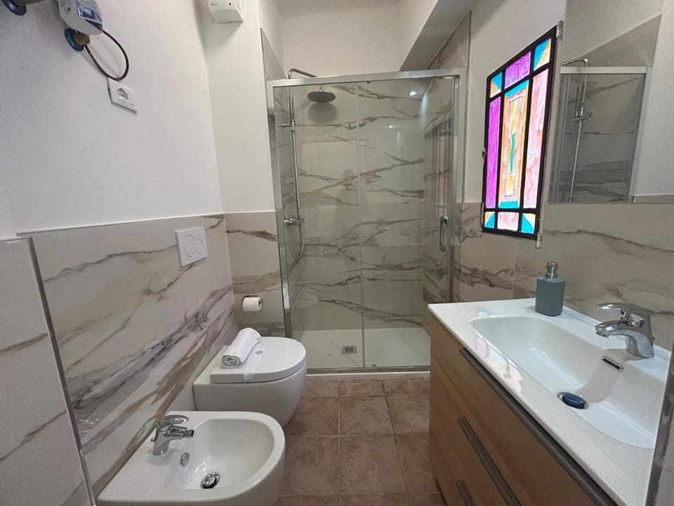 Shower, Toilet, Bathroom
