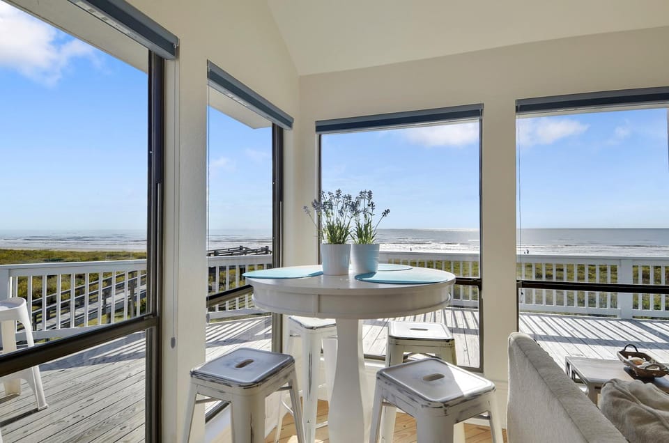 Day, Balcony/Terrace, Seating area, Dining area, Beach, Sea view
