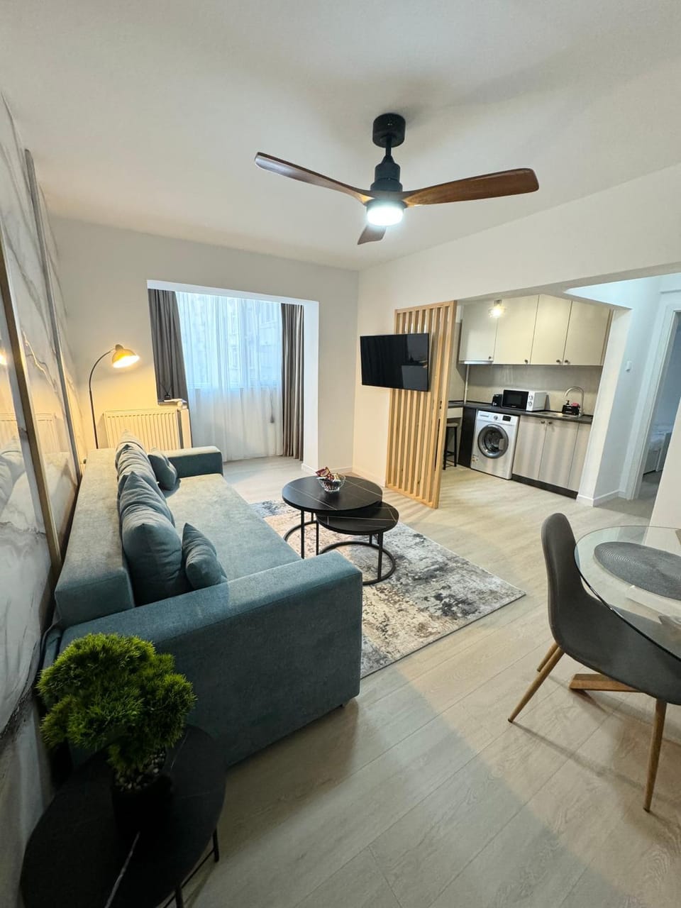 Communal lounge/ TV room, TV and multimedia, Kitchen or kitchenette, Seating area, Dining area, Evening entertainment