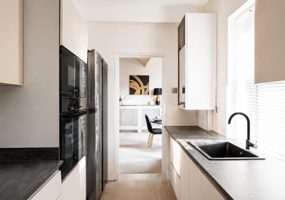 Kitchen or kitchenette, Dining area, oven, stove
