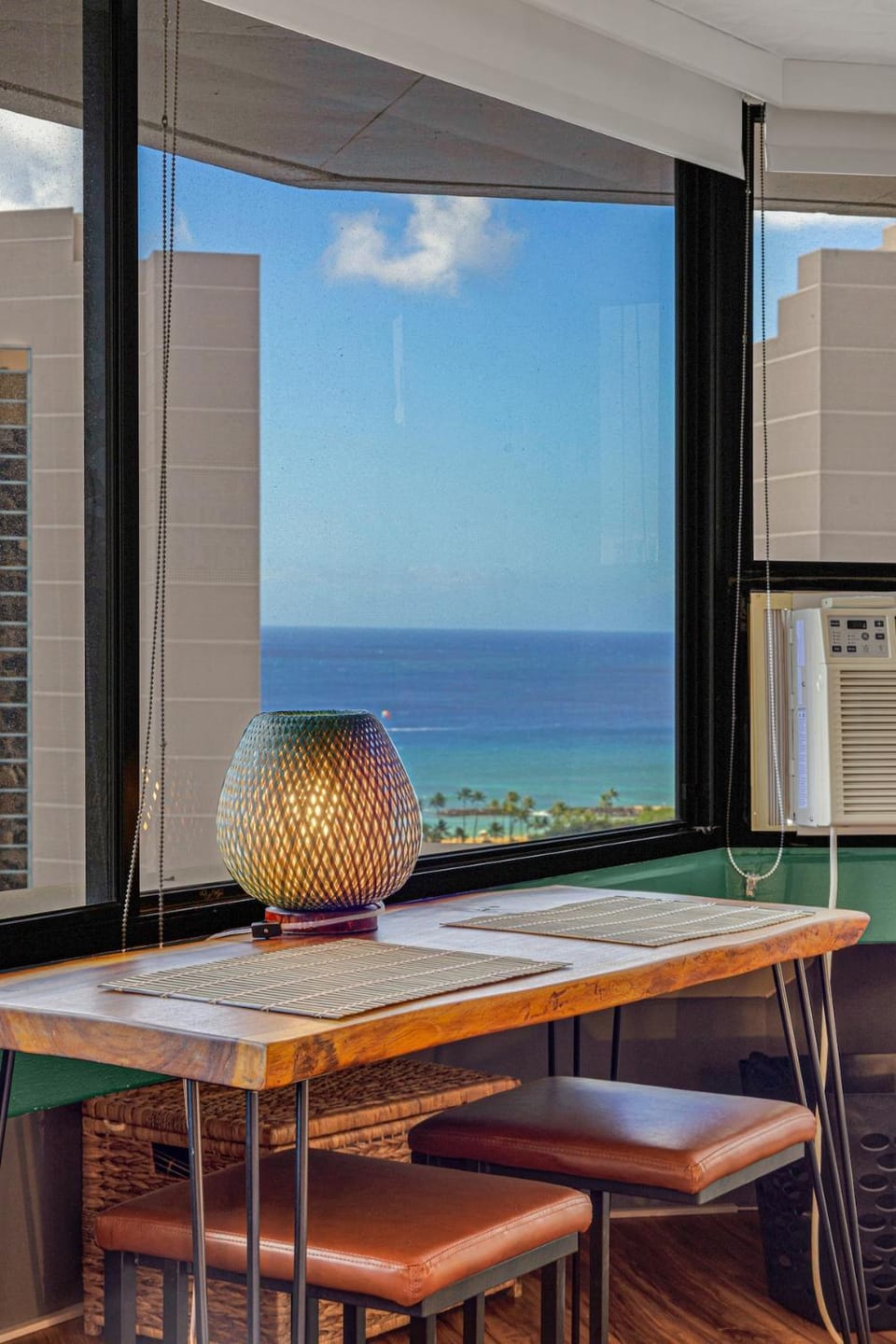 Ocean View Prime Location Surfer Studio With Parking Apartment in Honolulu