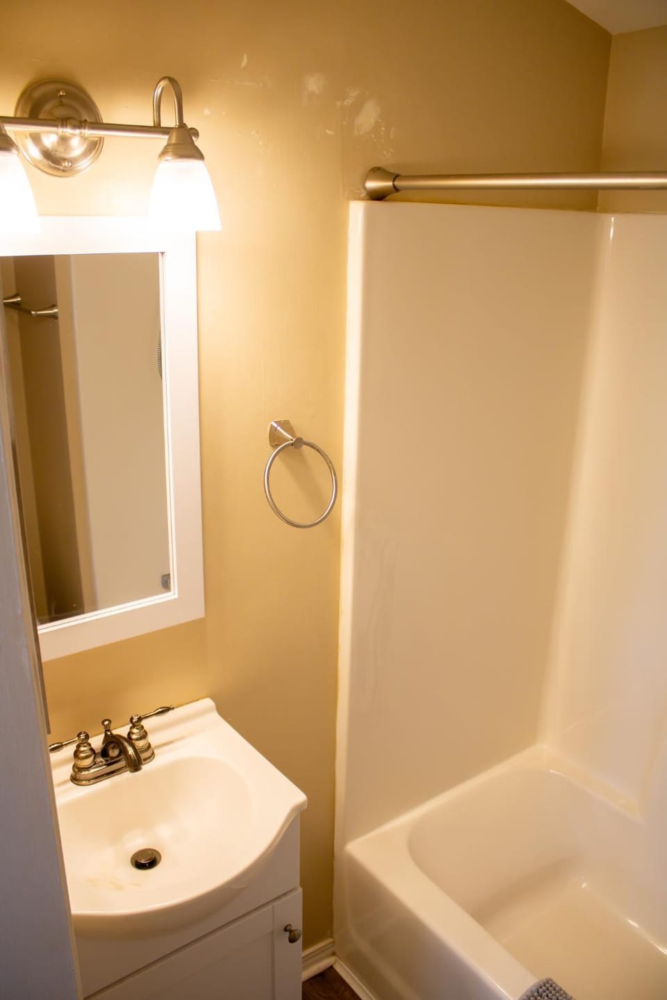 Clyde's Cabin with a private Hot Tub Cabin in Ozark Mountains