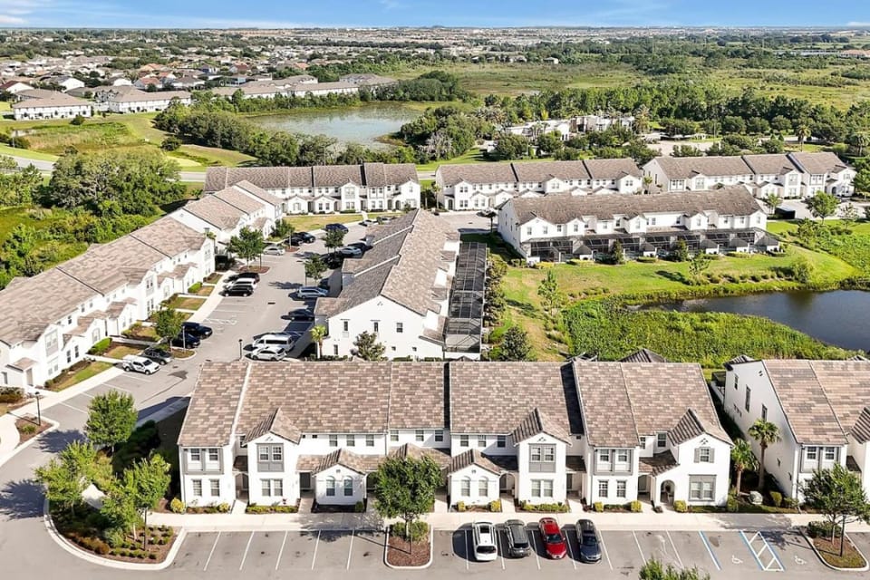 Property building, Day, Neighbourhood, Bird's eye view, Street view, Location, Parking