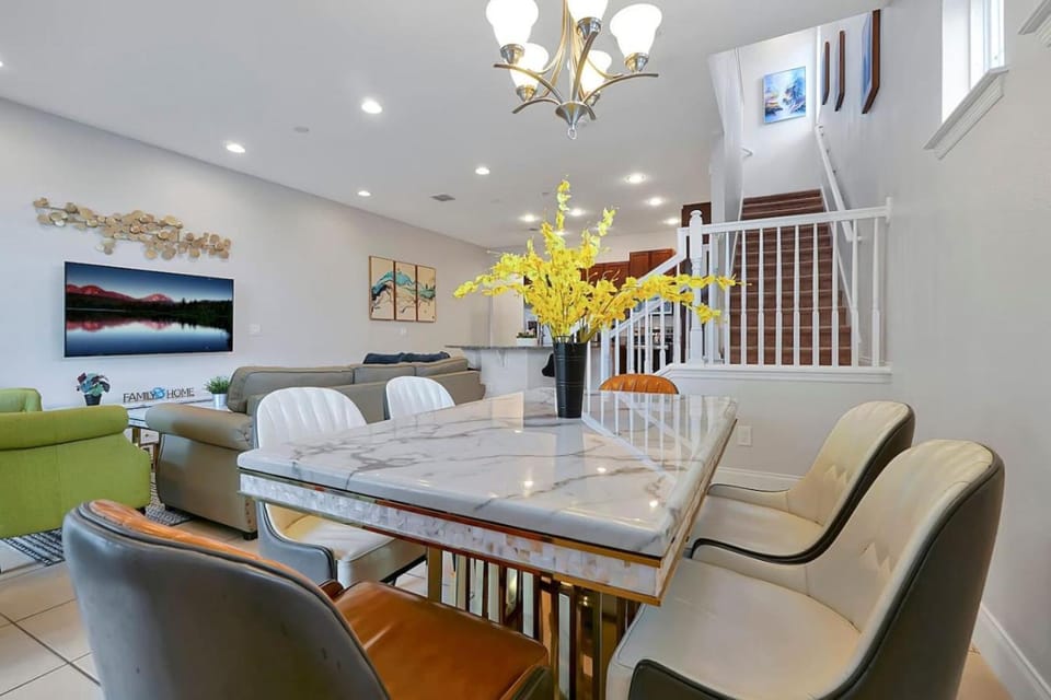 Living room, Seating area, Dining area