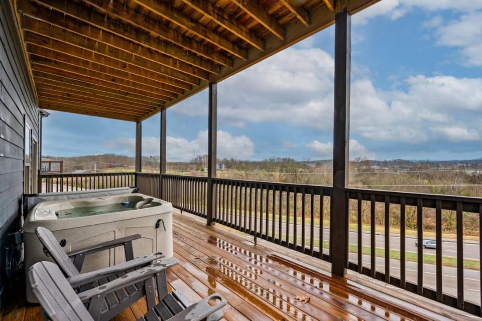 Hot Tub, View (from property/room), Balcony/Terrace