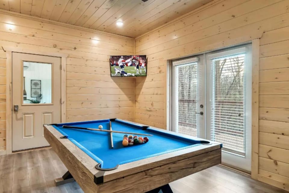 Billiard, Game Room