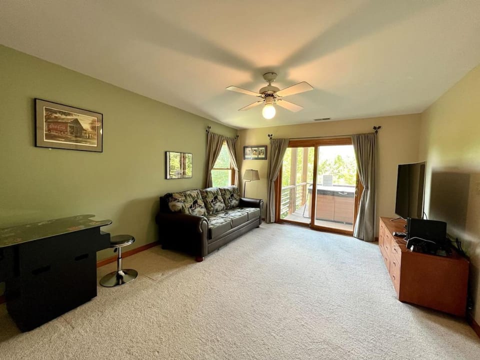 TV and multimedia, Seating area, Evening entertainment