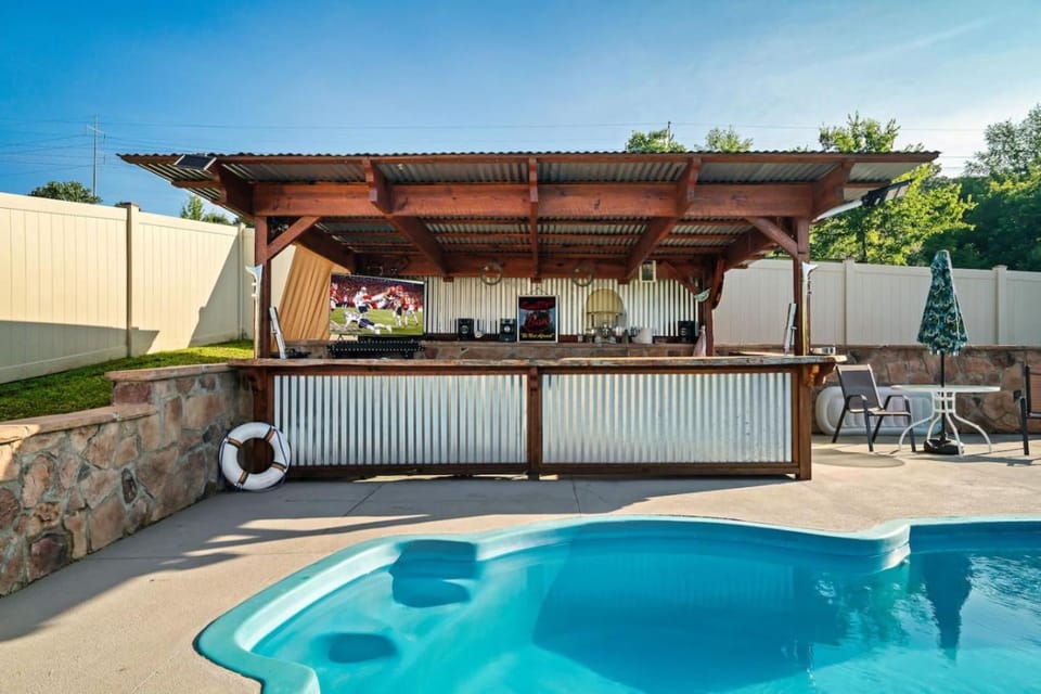 Patio, Pool view, Swimming pool