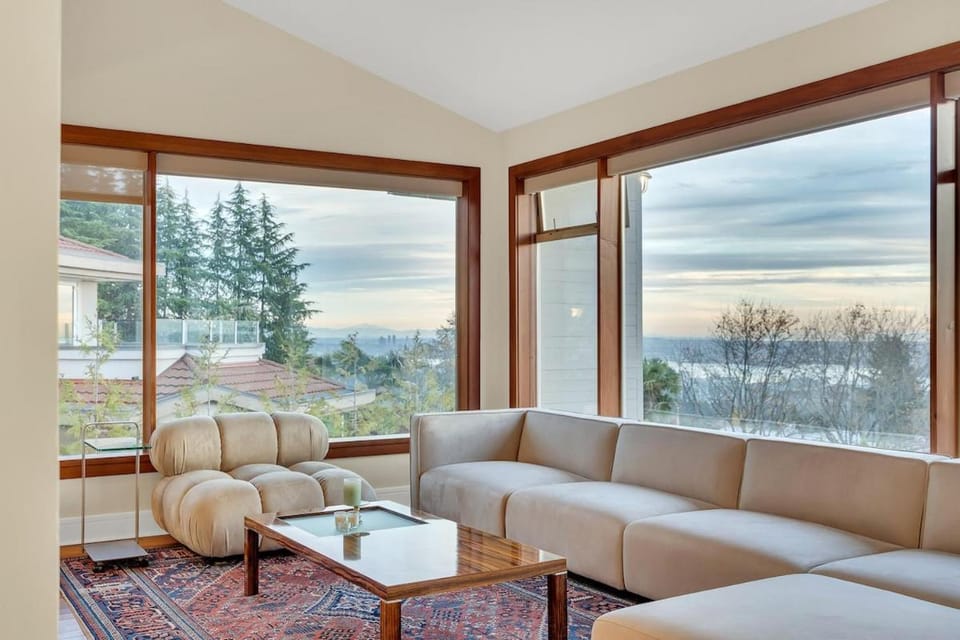 The West Vancouver Getaway Estate 5 Bedrooms House in West Vancouver
