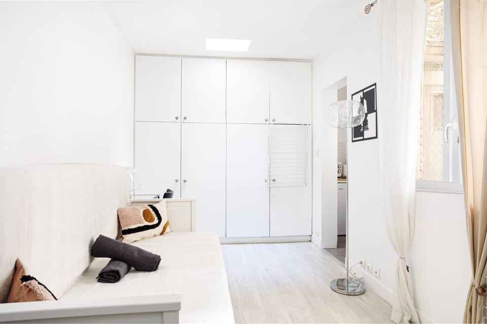 Charming Room Center of Paris Apartment in Paris