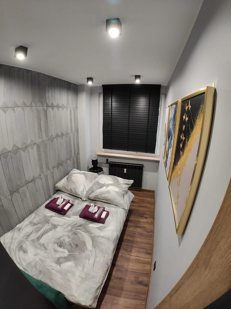Bed, Bedroom, towels