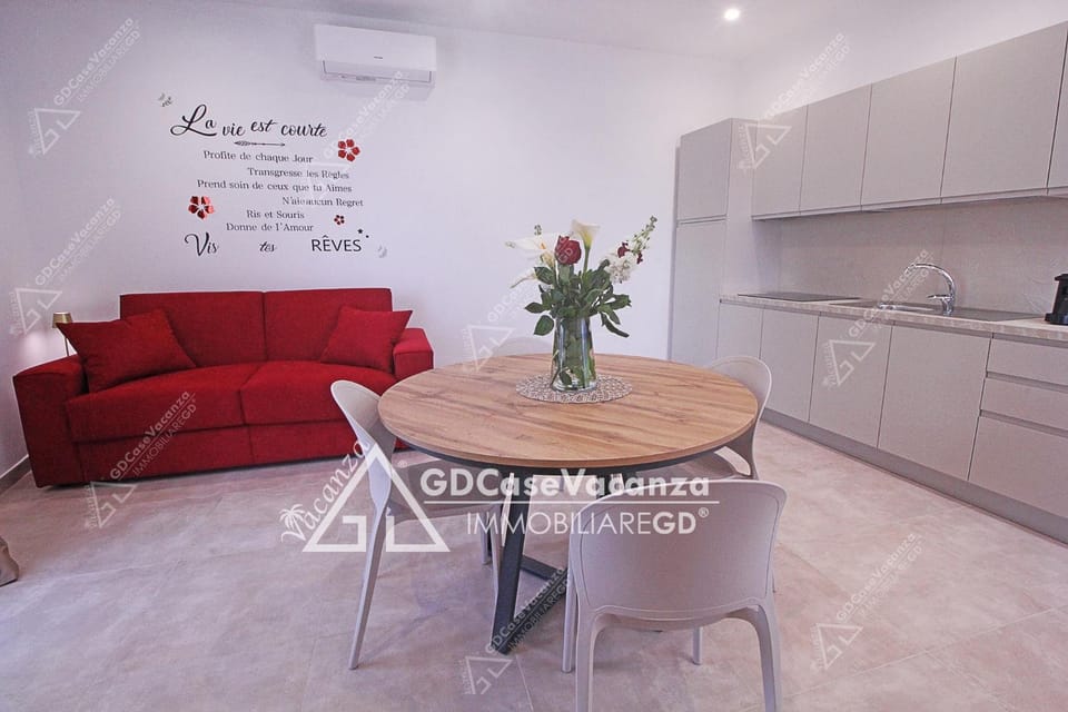 Kitchen or kitchenette, Dining area, air conditioner