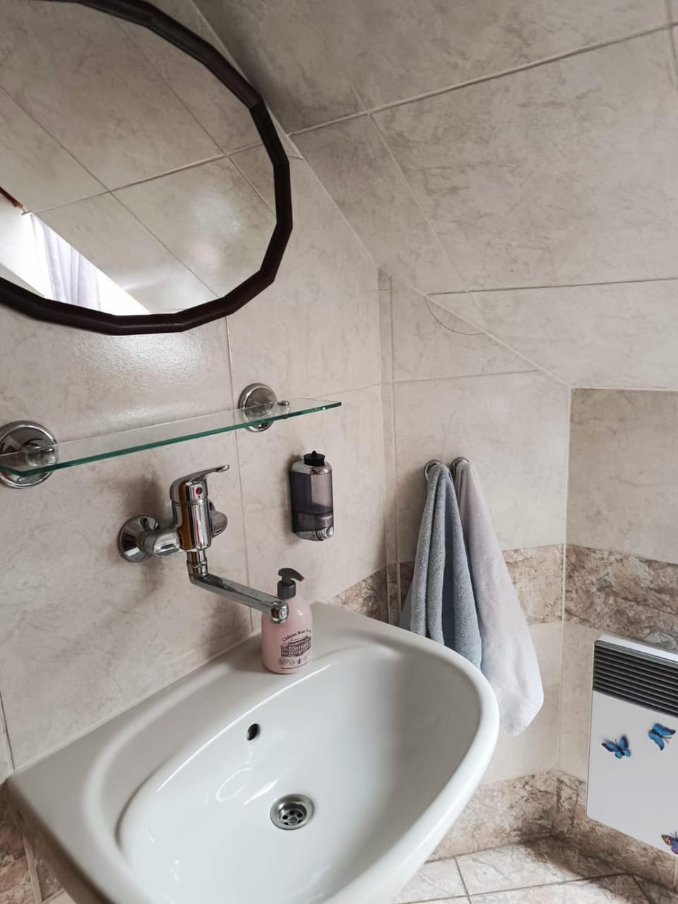 Bathroom, towels