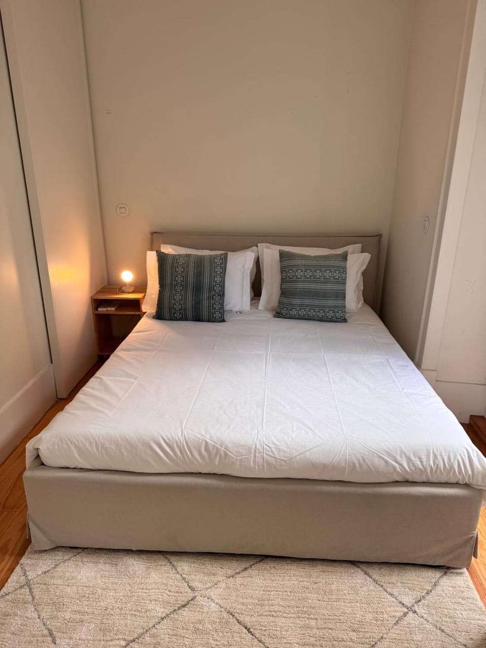 Photo of the whole room, Bedroom