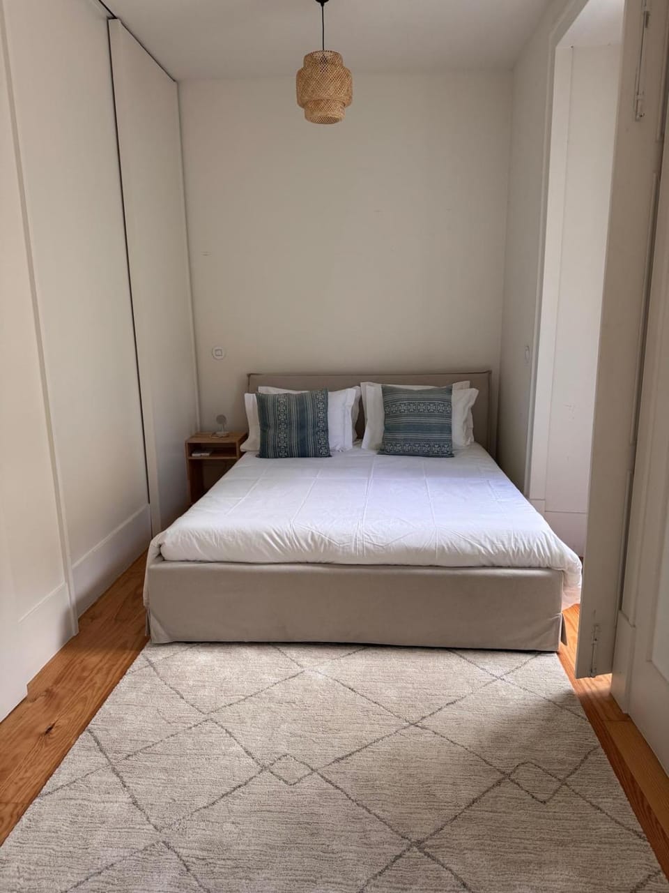 Bed, Photo of the whole room, wardrobe