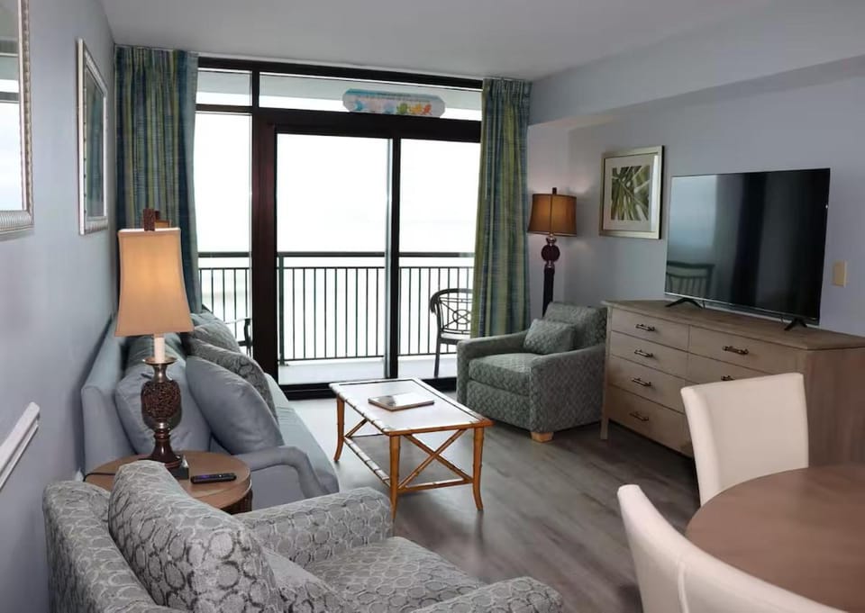 TV and multimedia, Balcony/Terrace, Living room, Seating area, Evening entertainment