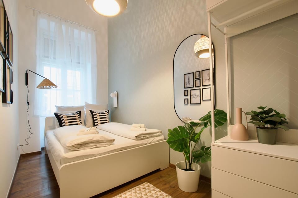 Bed, Bathroom