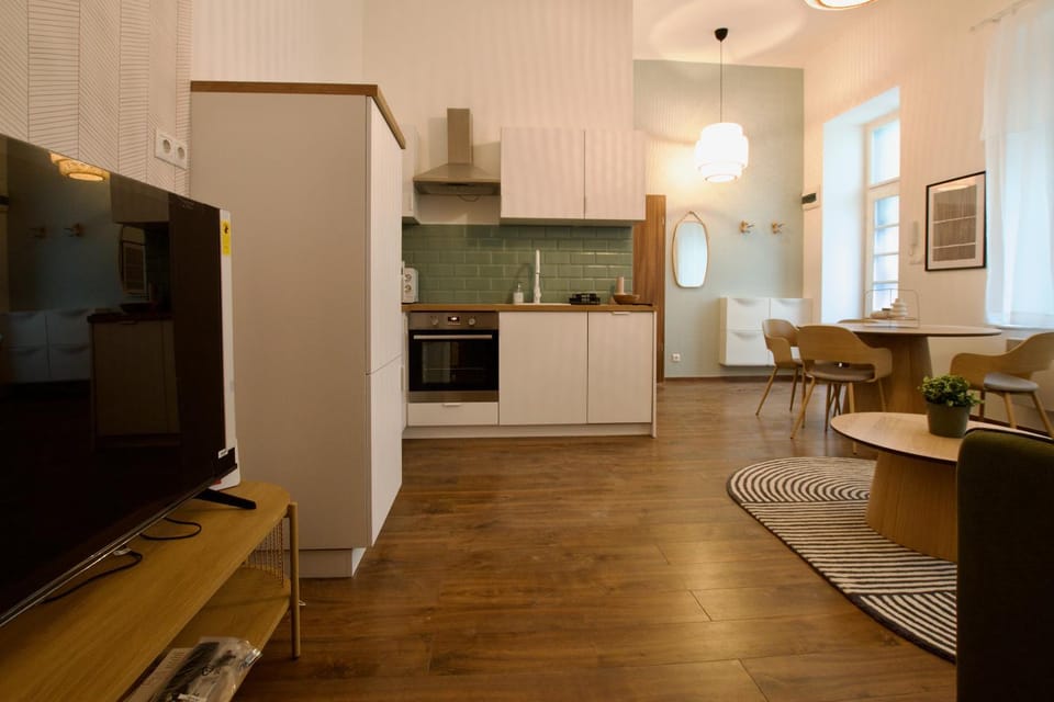 TV and multimedia, Kitchen or kitchenette, Living room, Dining area