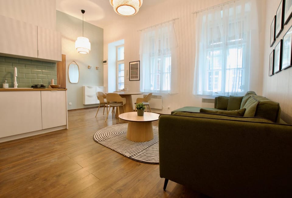 Kitchen or kitchenette, Living room, Seating area