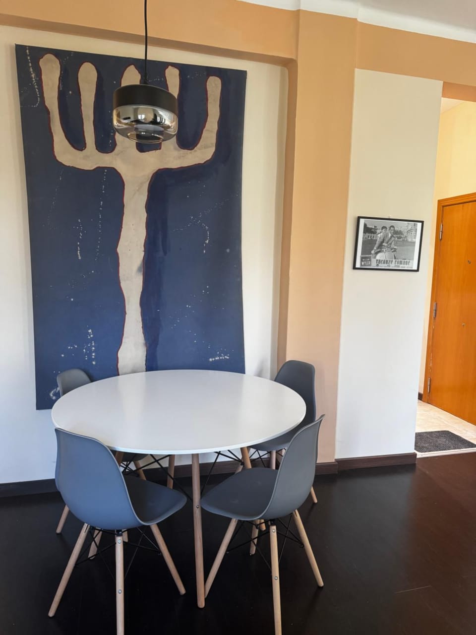 Seating area, Dining area