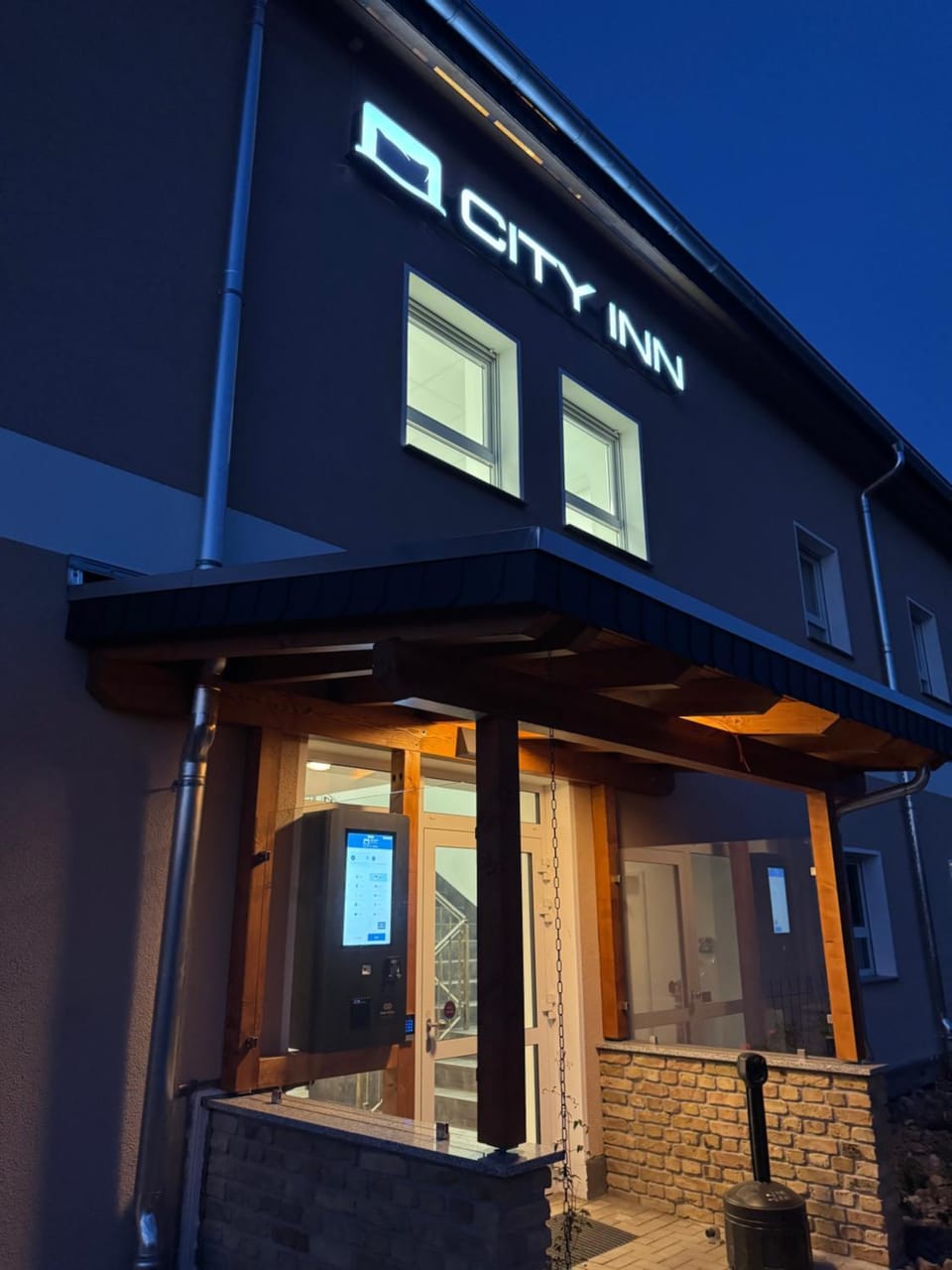 Property building, Facade/entrance, Night