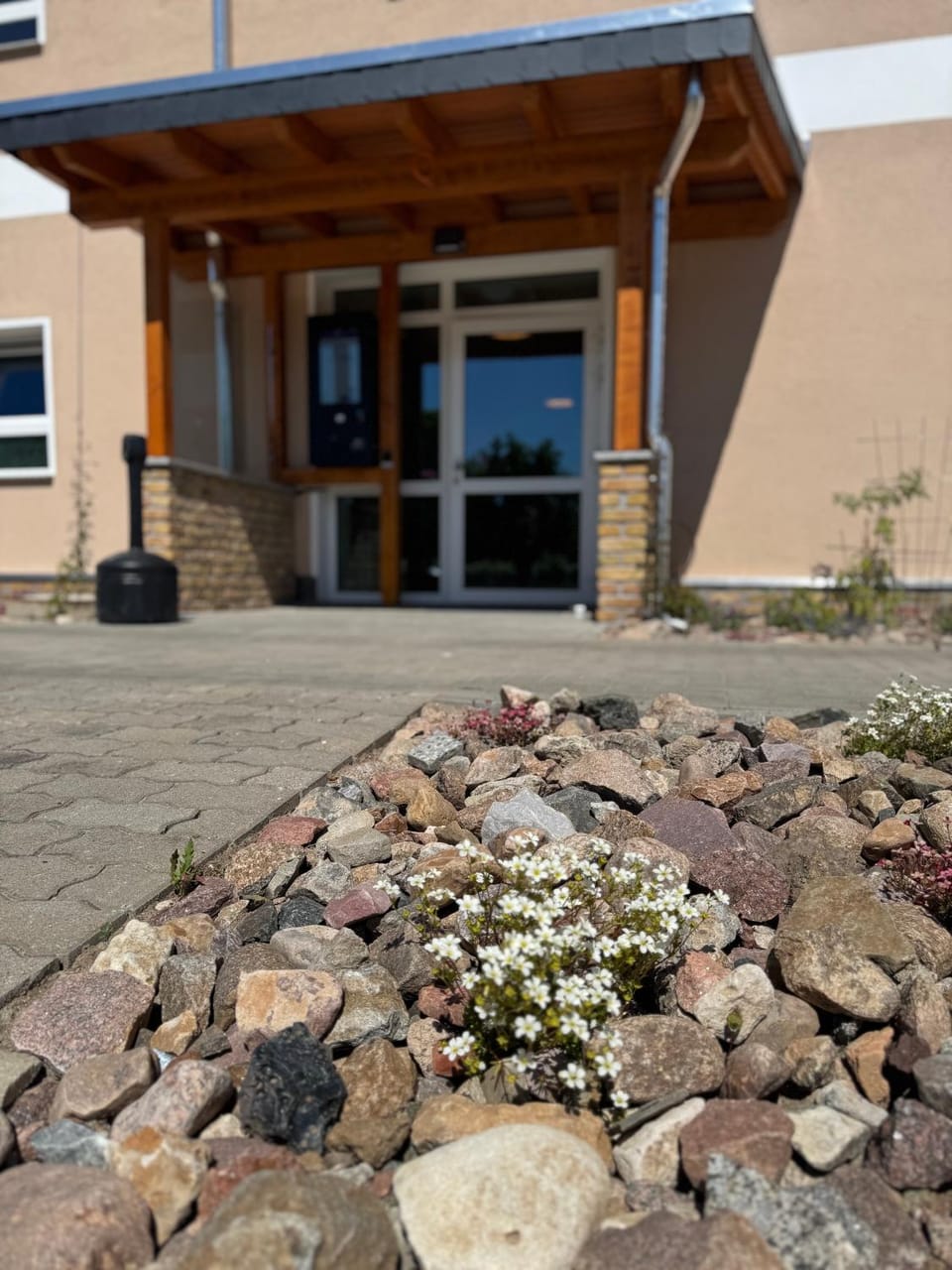 Property building, Facade/entrance, Day