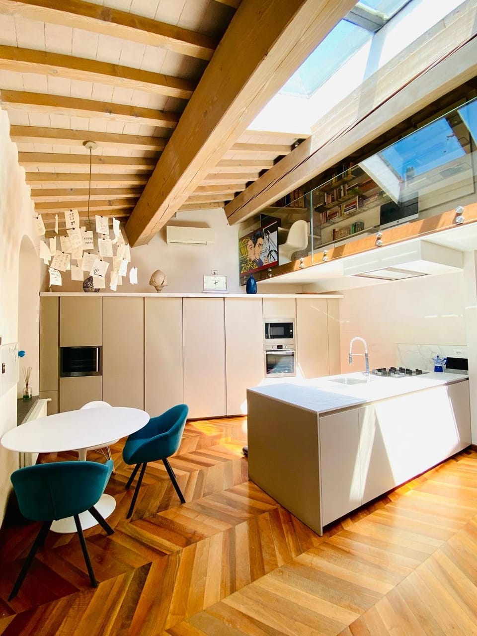 Kitchen or kitchenette, Dining area, oven, stove