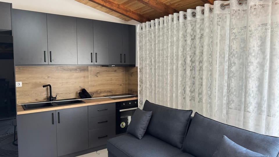 Kitchen or kitchenette, Living room, Seating area