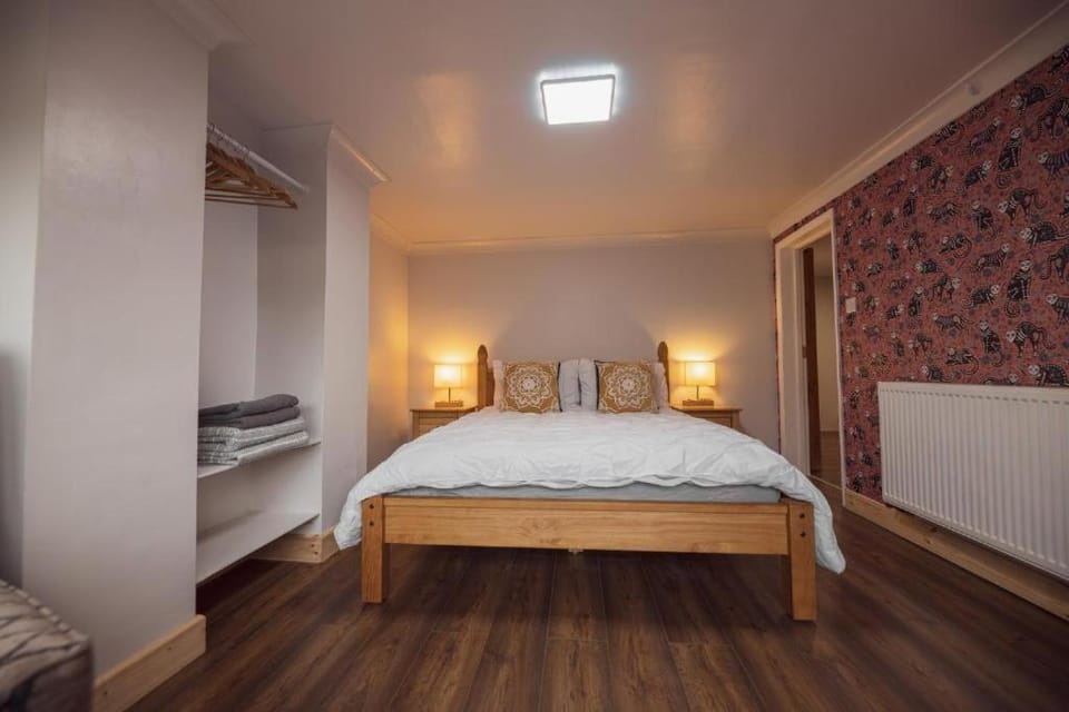 Bed, Photo of the whole room, Bedroom