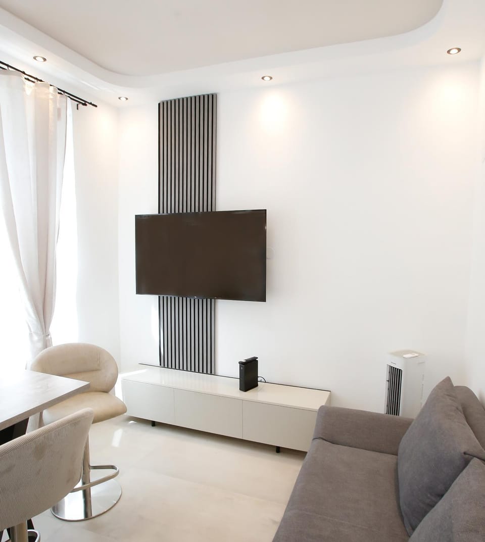 TV and multimedia, Living room, Seating area, Dining area, Evening entertainment, internet