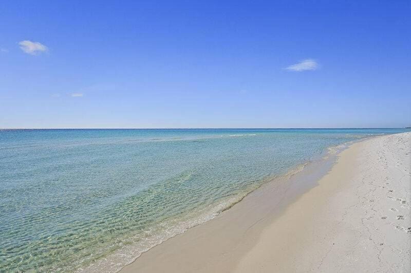 Summer Lovin sleeps 12 near beach House in Destin
