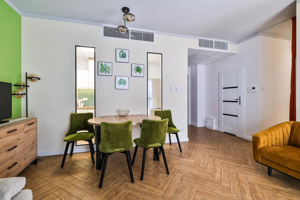 Kitchen or kitchenette, Seating area