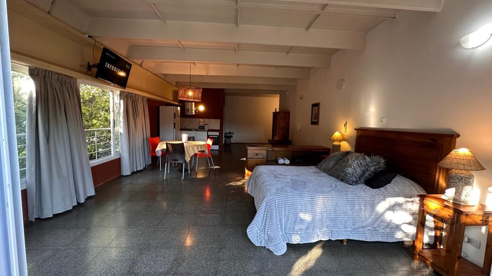 Communal lounge/ TV room, Bed, TV and multimedia, Living room, Photo of the whole room, Seating area, Dining area, Bedroom, Quiet street view