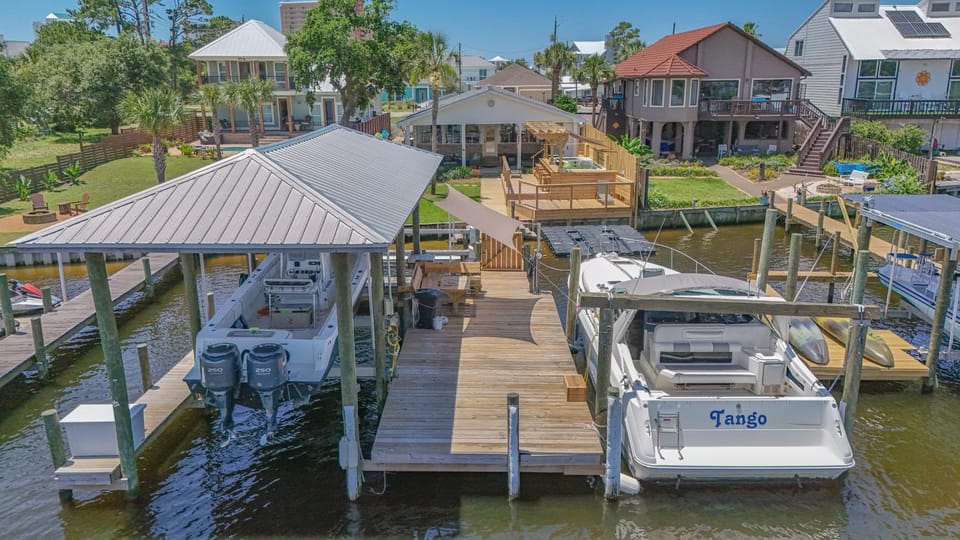 Boat dock and jet ski pad! bring your boat! House in Lower Grand Lagoon