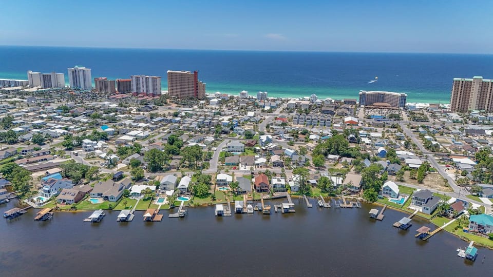 Boat dock and jet ski pad! bring your boat! House in Lower Grand Lagoon
